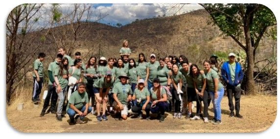 NOE Loma Libre Staff and students during the Friendship Tour 2022, climbing the Cerro Punhuato